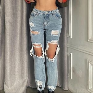 FASHIONNOVA LIGHT BLUE WASH DISTRESSED BOYFRIEND JEANS